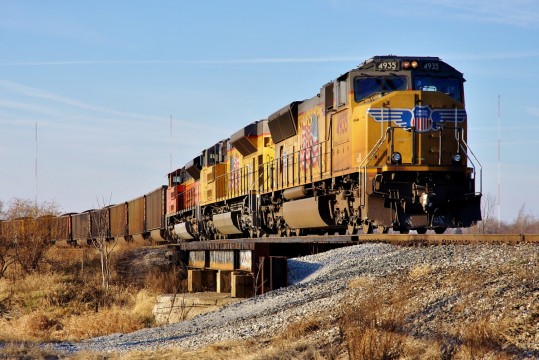 The Association of American Railroads seeks a compliance waiver from the FRA to test new wayside train brake inspection technology on unit coal trains operating over a segment of the Union Pacific. Here a movement of that commodity heads north near Hegewisch, Illinois in November of 2012. © 11/2012 by Nikki Burgess; all rights reserved. 