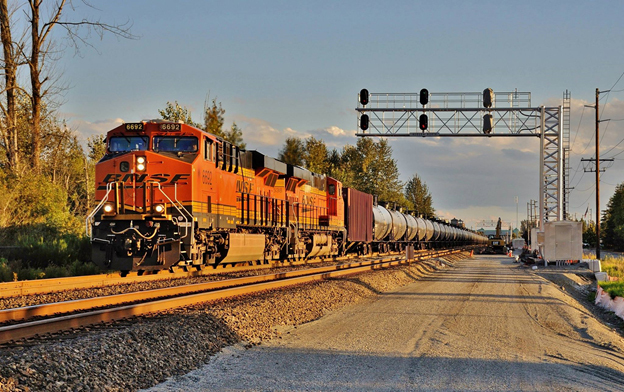 US regulatory agencies PHMSA and OSHA have released brand new guidance helping to explain the correct labeling options available for users of bulk containers. Such guidance includes steps for operators of rail cars, like the oil carrying tank cars seen in this BNSF unit train northbound at Auburn, Washington on September 18th, 2016. Image © 9/2016 by Nikki Burgess; all rights reserved.